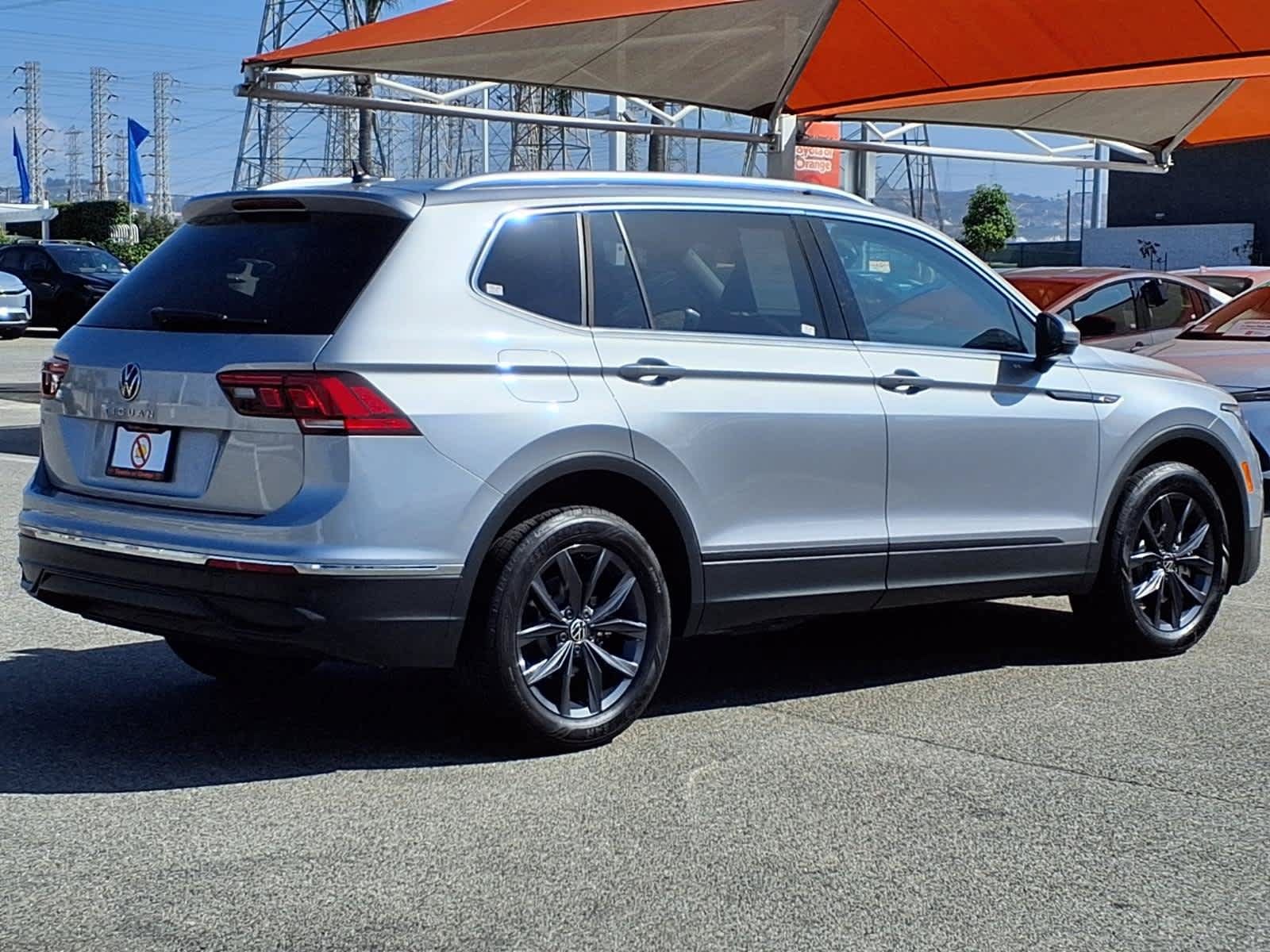 Used 2022 Volkswagen Tiguan SE FWD image 6