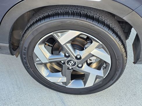 Certified 2024 Hyundai Venue Limited image 9