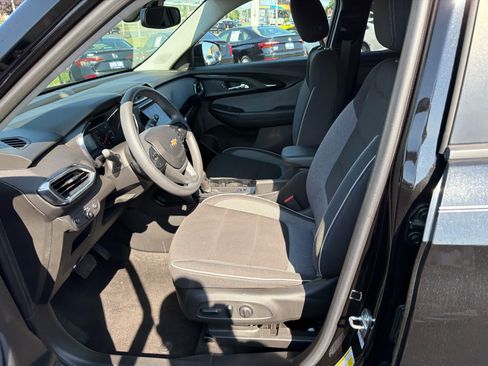 Certified 2023 Chevrolet TrailBlazer LT w/ Convenience Package FWD image 9