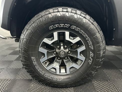 Used 2021 Toyota Tacoma TRD Off-Road w/ TRD Premium Off Road Package AWD/4WD image 35