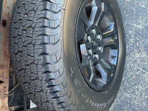 Used 2017 Chevrolet Silverado 1500 LT w/ Midnight Edition AWD/4WD image 21