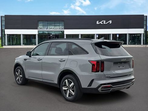 Certified 2023 Kia Sorento EX FWD image 3