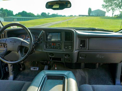 Used 2005 Chevrolet Silverado 2500 LS w/ Heavy-Duty Power Package image 14