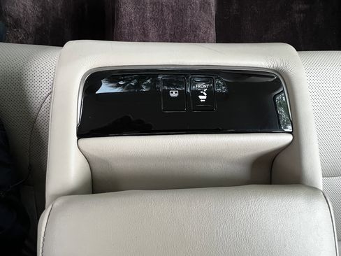 Used 2018 Lexus LS 500 AWD w/ Accessory Package (Z1) image 39