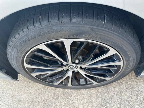 Used 2018 Toyota Camry SE FWD image 21