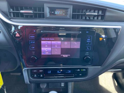 Used 2019 Toyota Corolla LE image 18