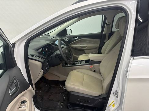 Used 2017 Ford Escape SE w/ Equipment Group 201A FWD image 9