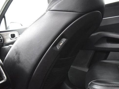 Certified 2022 Kia Sorento EX image 23