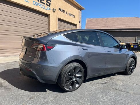 Used 2023 Tesla Model Y Long Range AWD/4WD image 32