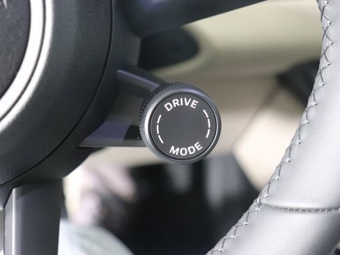 Used 2024 Porsche Macan 4 Electric image 33