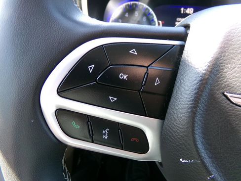 Used 2022 Chrysler Pacifica Limited FWD image 17