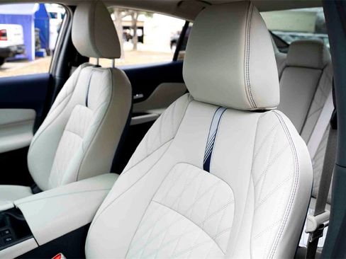 New 2026 Nissan Sentra SL image 9