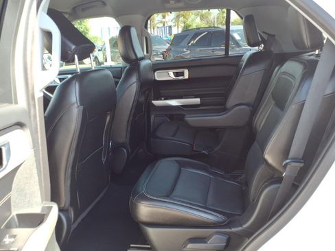 Certified 2022 Ford Explorer Limited w/ Equipment Group 301A AWD/4WD image 18