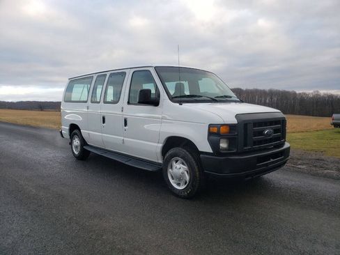 Used 2011 Ford E-150 and Econoline 150 Wagon w/ PWR Windows & Locks Group RWD image 2