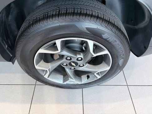 Used 2025 Chevrolet Trax LT FWD image 21