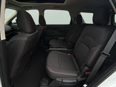 Used 2025 Nissan Pathfinder SV w/ SV Premium Package FWD image 16