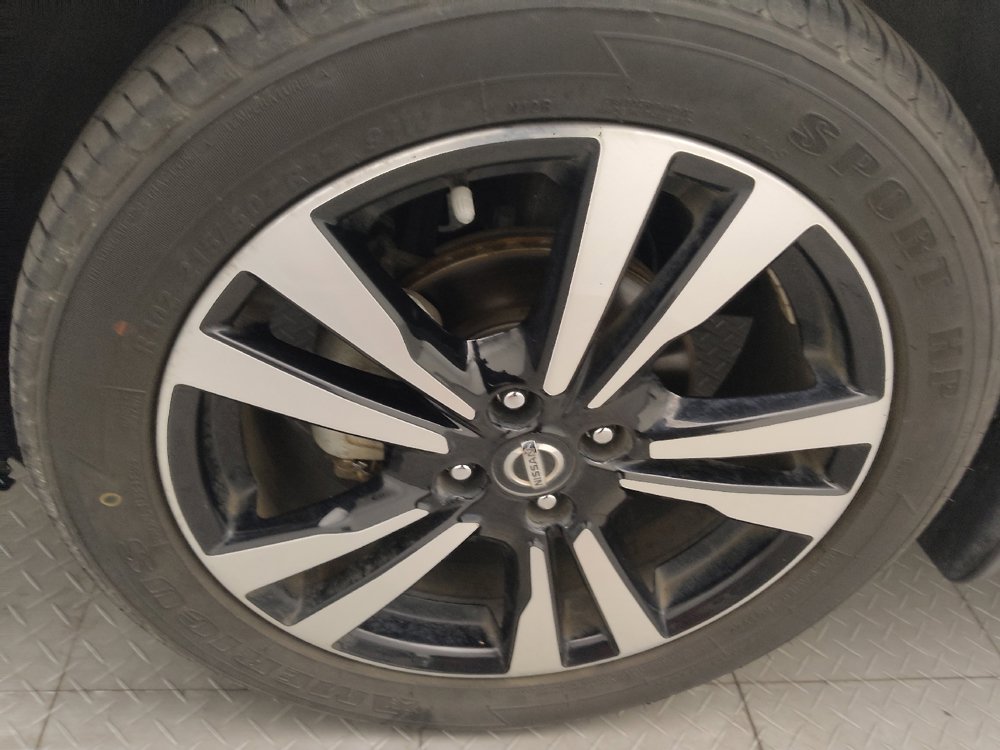 Used 2019 Nissan Kicks SR w/ SR Premium Package FWD image 31
