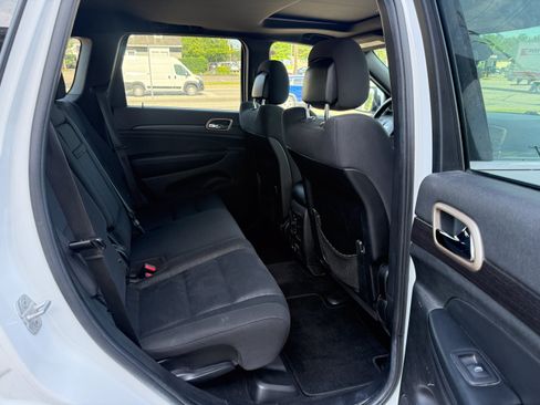 Used 2014 Jeep Grand Cherokee Laredo w/ Security & Convenience Group AWD/4WD image 18