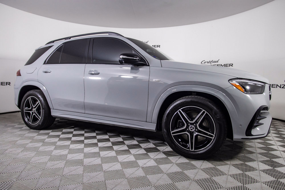 Used 2025 Mercedes-Benz GLE 450e 4MATIC w/ AMG Line Exterior image 2