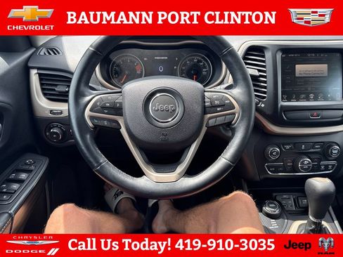 Used 2017 Jeep Cherokee Limited AWD/4WD image 14
