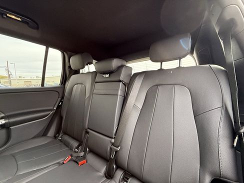 Used 2025 Mercedes-Benz GLB 250 image 7