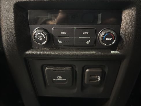 Used 2024 Chevrolet Traverse Premier image 13