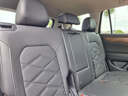 Used 2025 Volkswagen Atlas SE FWD image 32