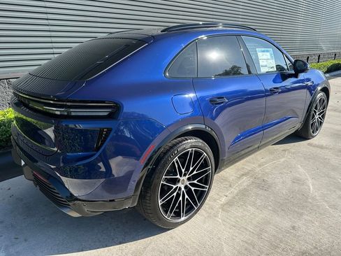 Used 2026 Porsche Macan Turbo Electric AWD/4WD image 9