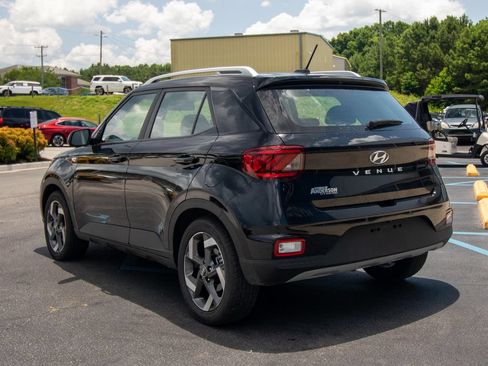 Used 2026 Hyundai Venue SEL FWD image 11