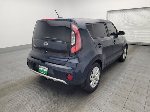 Used 2017 Kia Soul + image 9