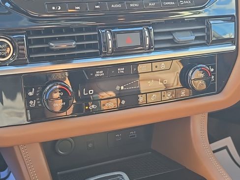 Used 2024 Nissan Pathfinder Platinum image 26