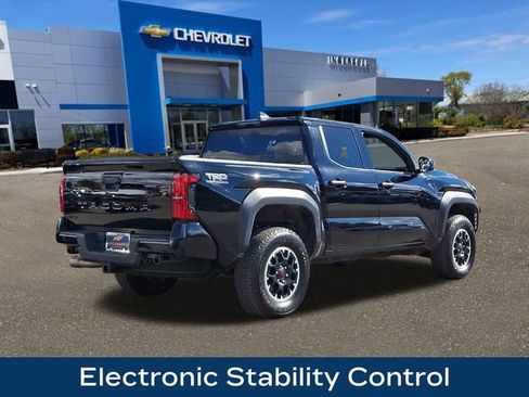 Used 2025 Toyota Tacoma TRD Off-Road image 9