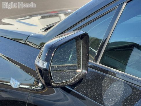 Used 2023 Cadillac XT6 Sport w/ Platinum Package image 8