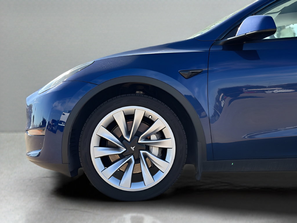 Used 2023 Tesla Model Y Long Range AWD/4WD image 6