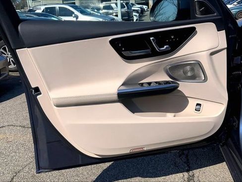 Used 2025 Mercedes-Benz C 300 4MATIC Sedan image 18