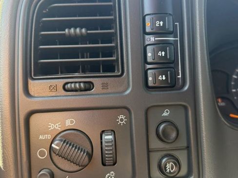 Used 2005 Chevrolet Silverado 2500 LT w/ Heavy-Duty Power Package AWD/4WD image 33