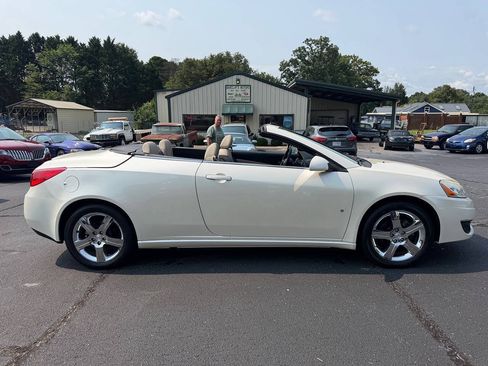 Used 2009 Pontiac G6 GT w/ Sport Package 1 FWD image 23