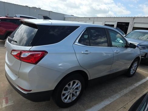 Used 2021 Chevrolet Equinox LT w/ Driver Convenience Package image 6