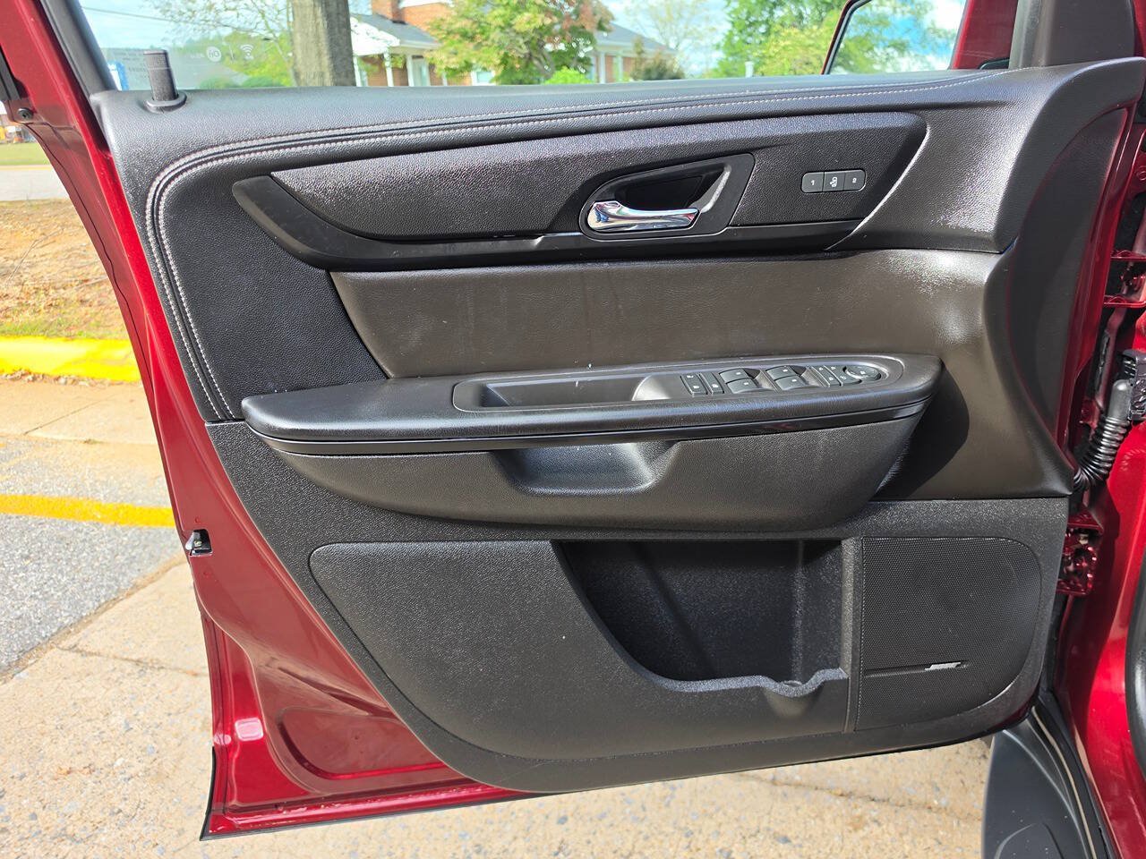 Used 2017 Chevrolet Traverse LT AWD/4WD image 6