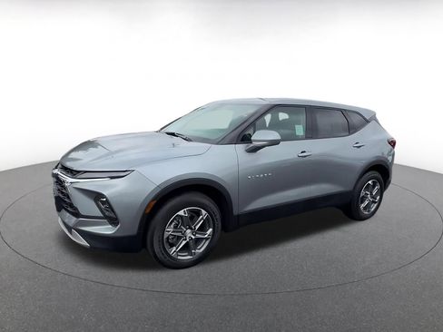 Used 2025 Chevrolet Blazer LT FWD image 8
