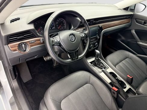 Used 2020 Volkswagen Passat 2.0T SEL FWD image 9