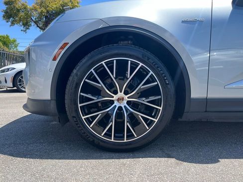 Used 2025 Porsche Macan Electric w/ Premium Package RWD image 9