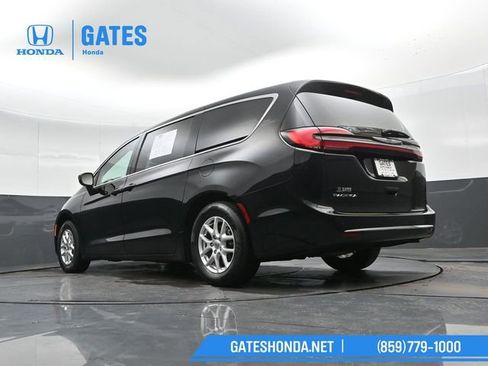 Used 2024 Chrysler Pacifica Touring-L image 46