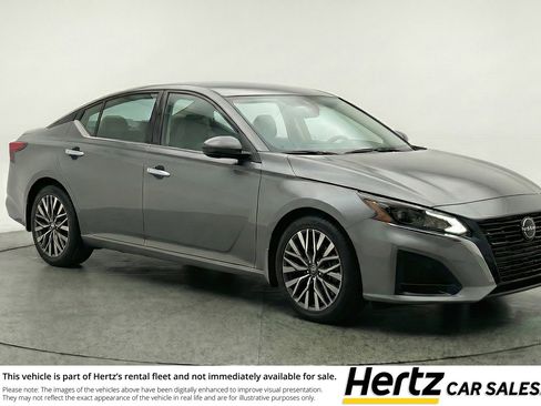Used 2025 Nissan Altima 2.5 SV image 1
