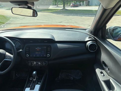Used 2023 Nissan Kicks SR w/ SR Premium Package FWD image 32
