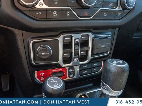 Used 2024 Jeep Wrangler Unlimited Rubicon AWD/4WD image 10