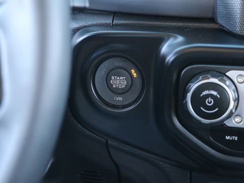 Used 2023 Jeep Gladiator Sport image 26