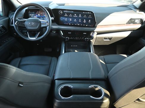 Used 2025 Chevrolet Tahoe Z71 w/ Z71 Off-Road Package image 3