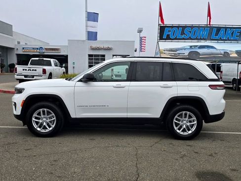 Used 2025 Jeep Grand Cherokee Laredo X w/ Luxury Tech Group I image 8