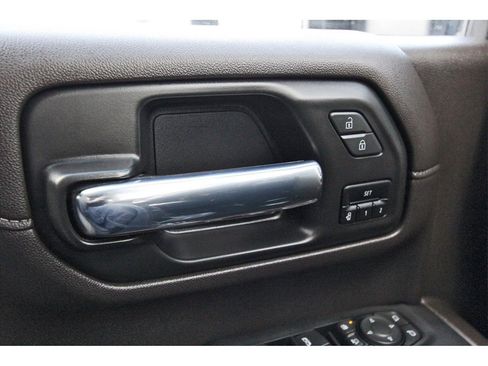 Used 2023 GMC Sierra 2500 SLT w/ SLT Convenience Package image 18